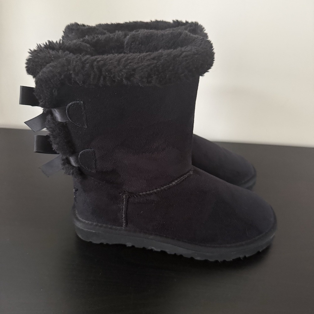 UGG Bailey Bow II Boots Womens Size 6 Black Sheepskin Fur Lined Winter